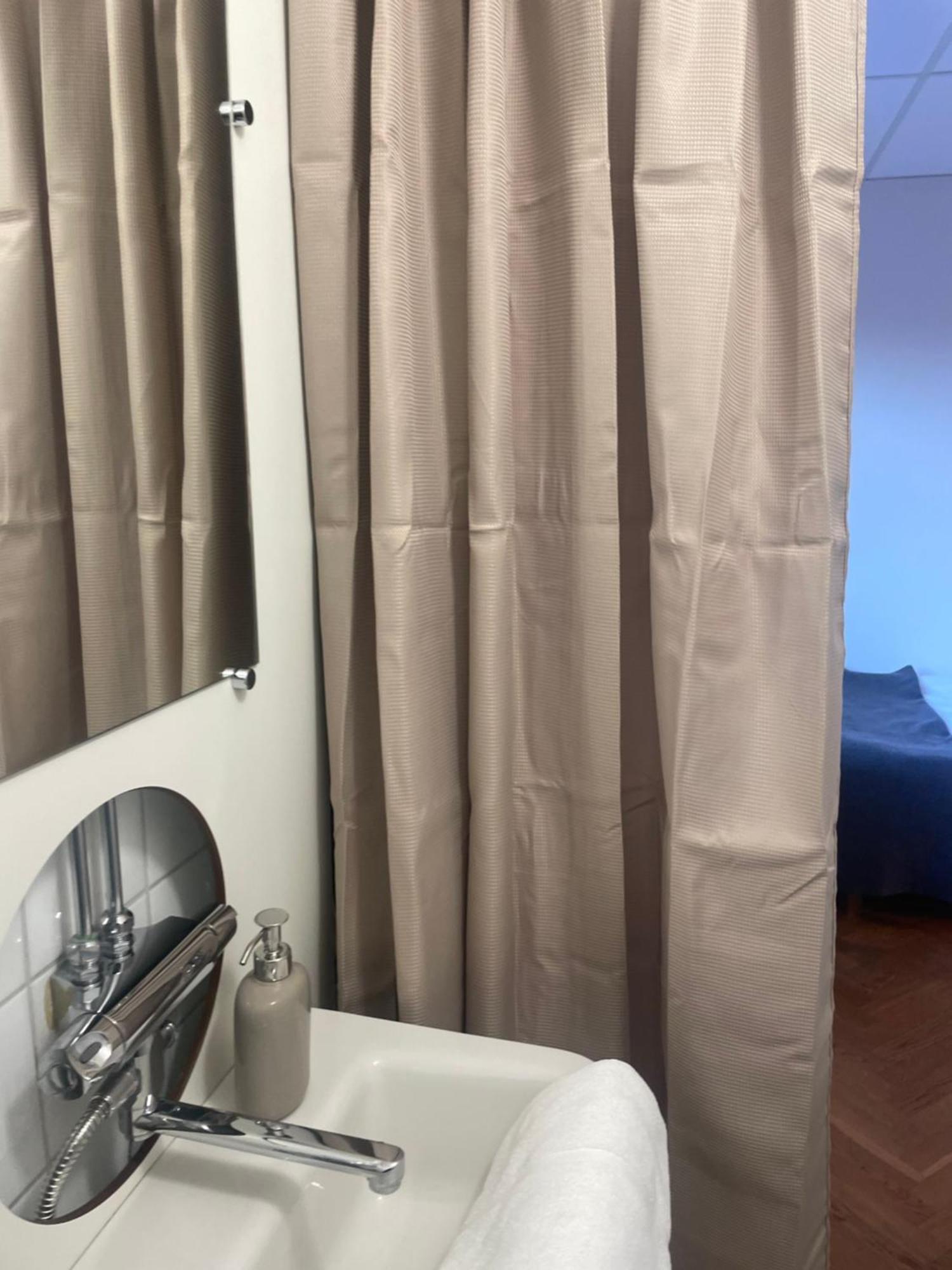 Single Room,1590411126:JPEG